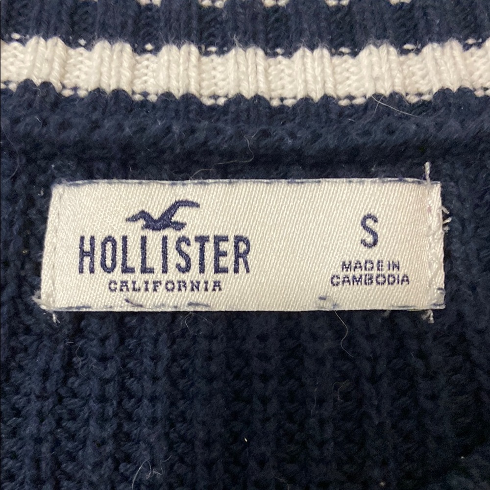 Hollister Blue V-Neck Sweater Sporty Collegiate Style - Picture 2 of 3